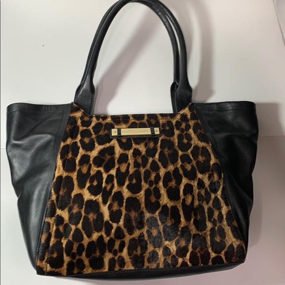 Vince Camuto Handbags - Sale 💰💰Vince Camuto leopard print purse
